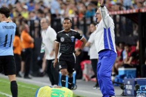 开云APP-美洲杯止步8强 这代巴西球员平庸 巴西队得请洋帅