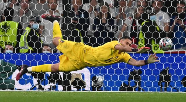 Italy-goalie-1040x572.png